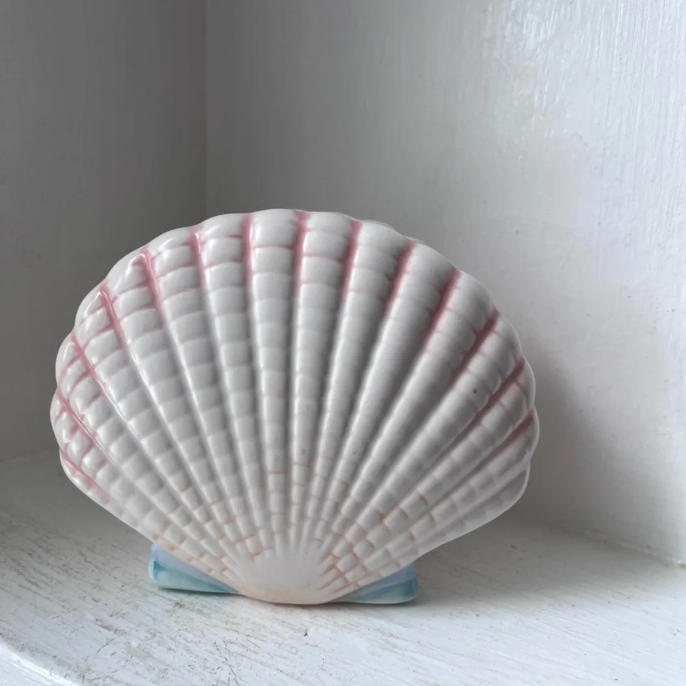 Vintage Shell Toothbrush Holder